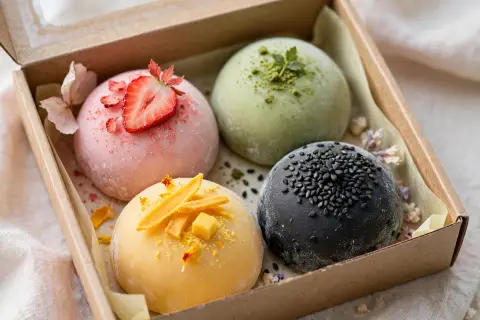 Mochi Rainbow Box